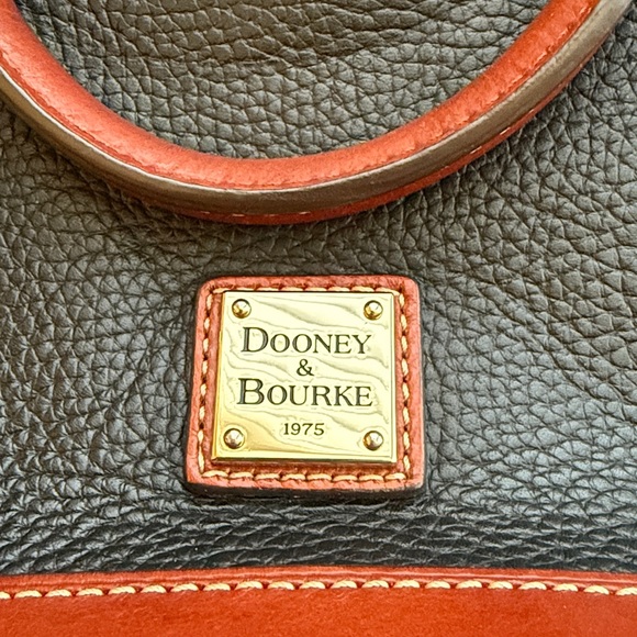 Vintage Dooney & Bourke Navy and Tan zip Sachel - Picture 2 of 4